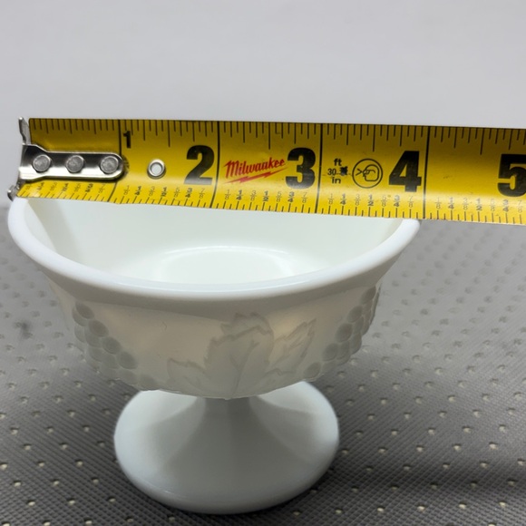 VTG INDIANA HARVEST GRAPE MILK GLASS FOOTED SHERBET/DESSERT PEDESTAL BOWL - Picture 8 of 9